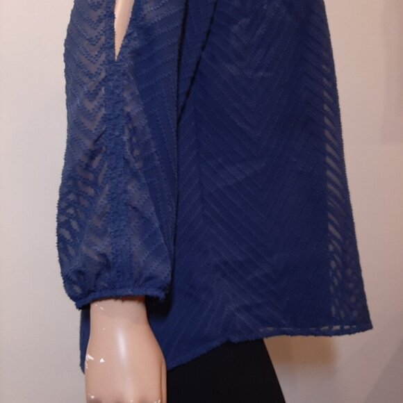 3/$20 DENVER HAYES Sheer Blouse Textured Long Slit Sleeves Chevron Keyhole Top - Picture 9 of 12